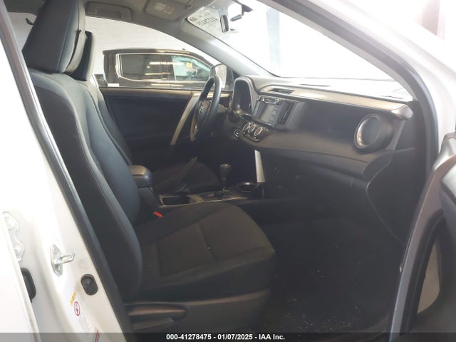 Toyota RAV4 LE 2016 JTMBFREV0GD190191 Image 5