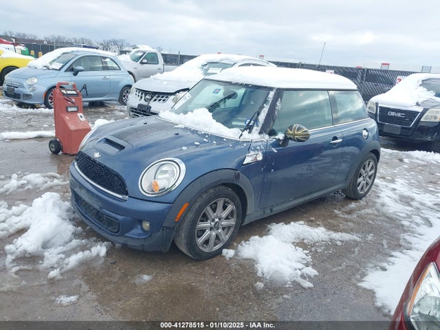 2011 MINI COOPER S WMWSV3C50BTY23321 Photo 1