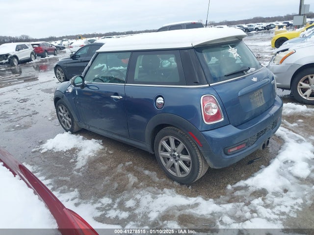 2011 MINI COOPER S WMWSV3C50BTY23321 Photo 2