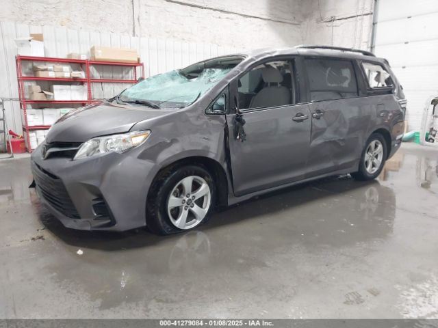 5TDKZ3DC1LS048256 Toyota SIENNA LE