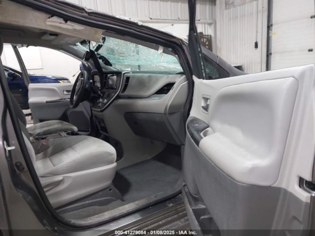5TDKZ3DC1LS048256 Toyota SIENNA LE
