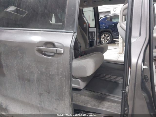 5TDKZ3DC1LS048256 Toyota SIENNA LE