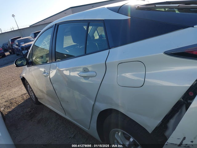 JTDKARFU0H3530936 Toyota Prius Three