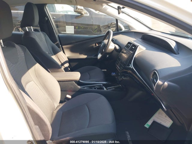 JTDKARFU0H3530936 Toyota Prius Three