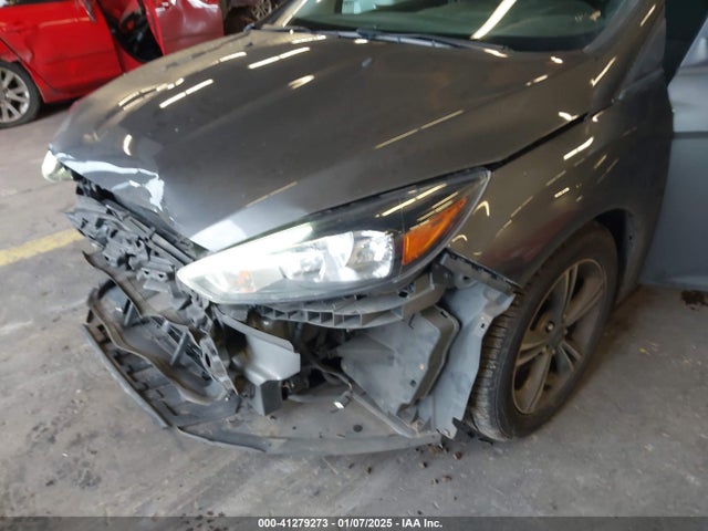 Ford FOCUS SE 2018 1FADP3FE0JL271437 Image 18