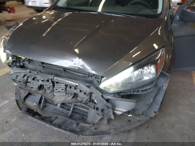 Ford FOCUS SE 2018 1FADP3FE0JL271437 Image 19
