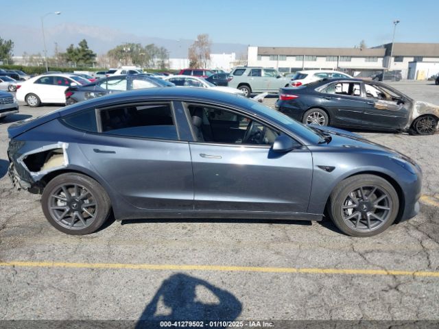 5YJ3E1EB8NF256829 Tesla MODEL 3