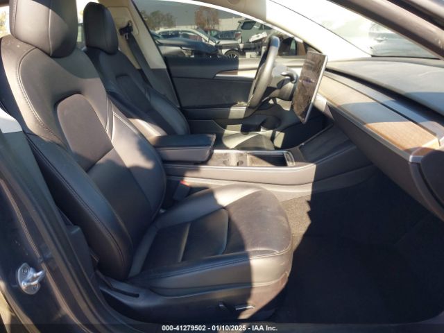 5YJ3E1EB8NF256829 Tesla MODEL 3
