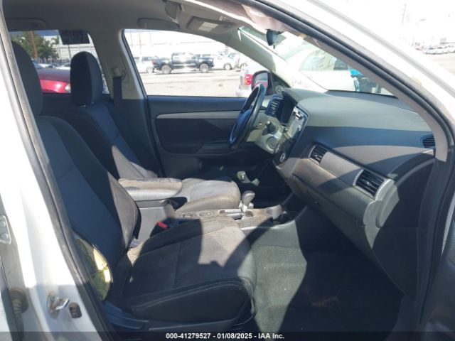 JA4AD3A32GZ001704 Mitsubishi Outlander Se