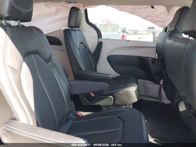 Chrysler Pacifica Touring L 2024 2C4RC1BG3RR149908 Image 8