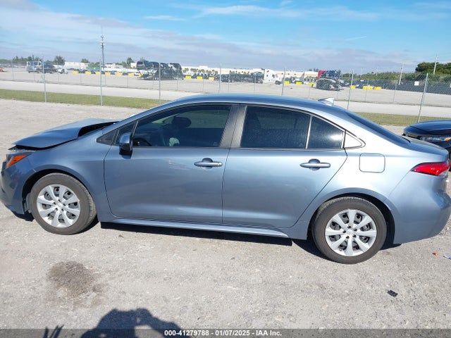 Toyota COROLLA LE 2022 JTDEPMAE3NJ223136 Image 14