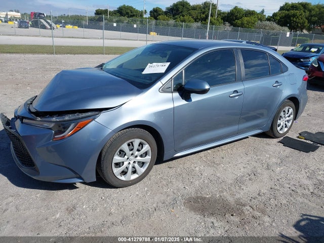 Toyota COROLLA LE 2022 JTDEPMAE3NJ223136 Image 2