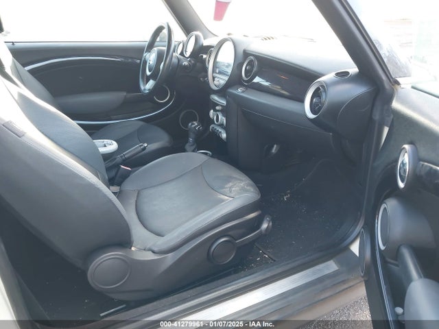 2009 MINI COOPER WMWMR33579TU95953 Photo 4
