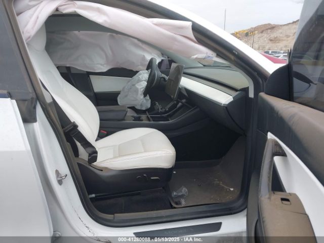 5YJYGDEE1LF044783 Tesla 2020