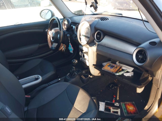 2009 MINI COOPER WMWMF33549TW78848 Photo 4