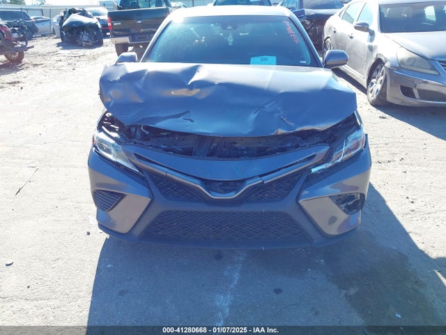 4T1B11HK9JU011733 Toyota CAMRY SE