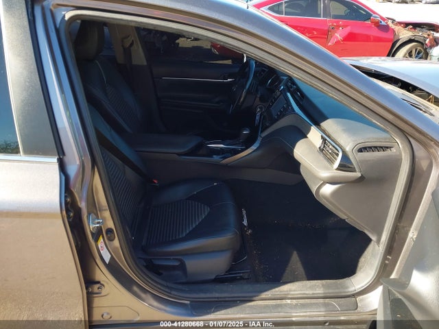 4T1B11HK9JU011733 Toyota CAMRY SE