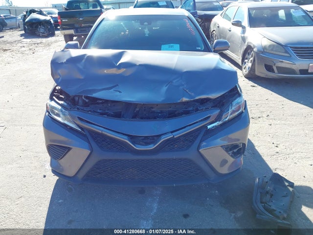 4T1B11HK9JU011733 Toyota CAMRY SE