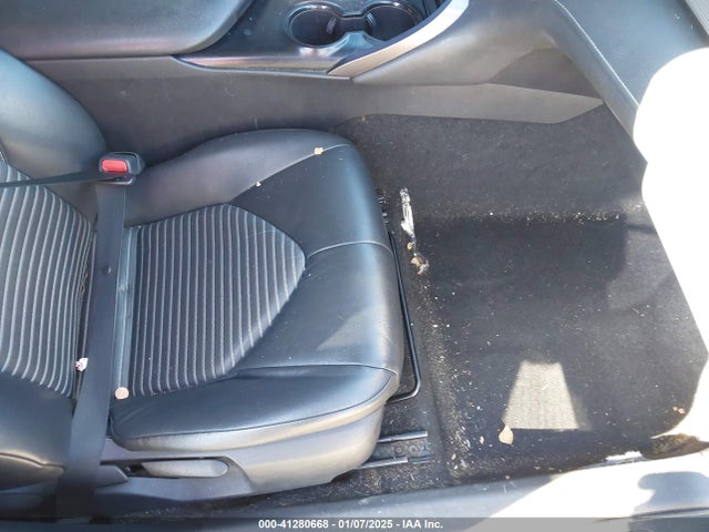 4T1B11HK9JU011733 Toyota CAMRY SE