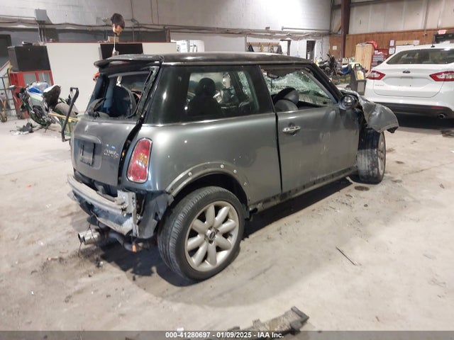 2004 MINI COOPER S WMWRE33474TD75011 Photo 3