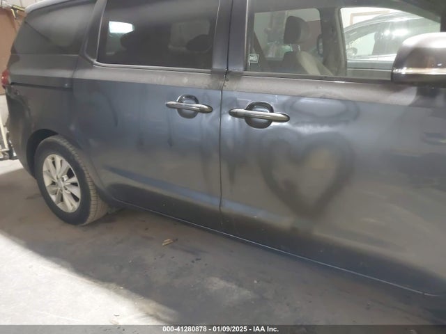 KIA SEDONA LX 2015 KNDMB5C17F6063440 Image 11