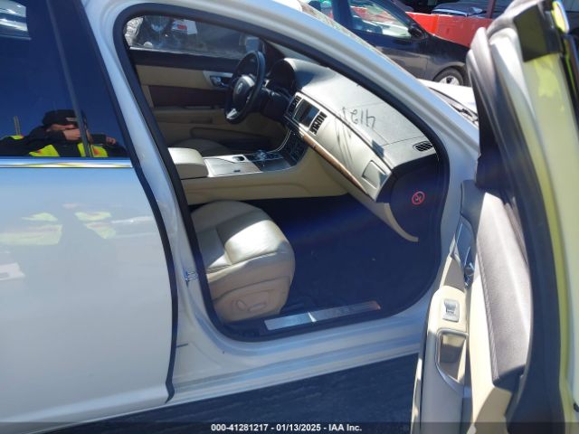 2013 JAGUAR XF SAJWA0E74D8S96856 Photo 4