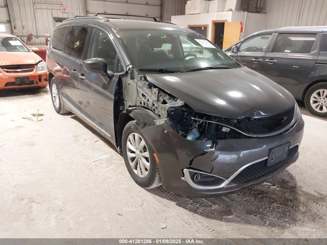 Chrysler Pacifica Touring L 2018 2C4RC1BG2JR214400 главное изображение