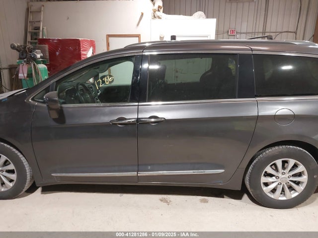 Chrysler Pacifica Touring L 2018 2C4RC1BG2JR214400 Image 14