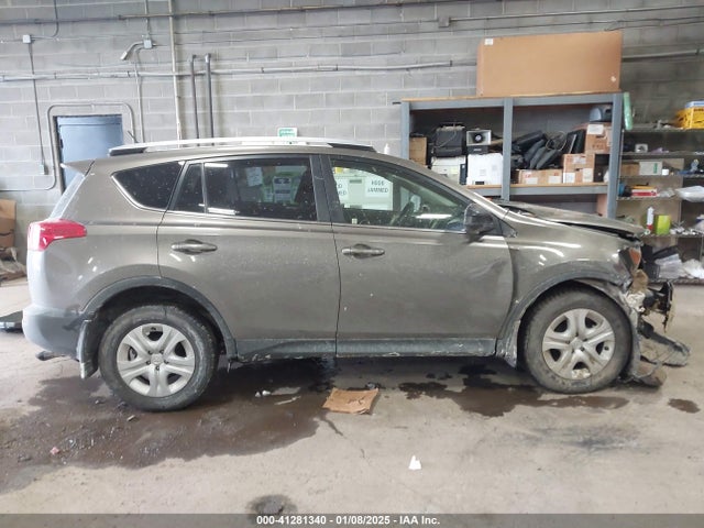 Toyota RAV4 LE 2015 JTMZFREVXFD052641 Image 13