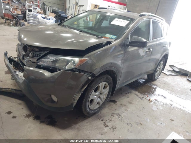 Toyota RAV4 LE 2015 JTMZFREVXFD052641 Image 2