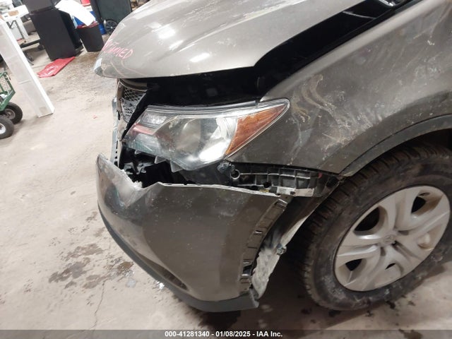 Toyota RAV4 LE 2015 JTMZFREVXFD052641 Image 6