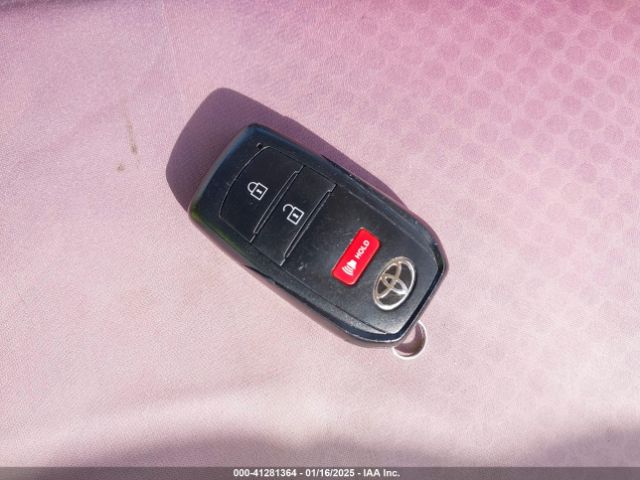 7MUCAAAG0NV037099 Toyota Corolla Cross Le