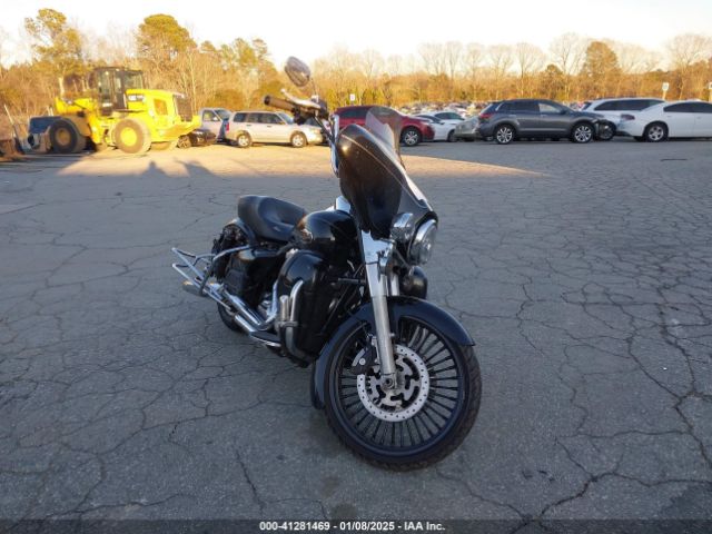 2011 HARLEY-DAVIDSON FLHTCU 1HD1FC414BB670745