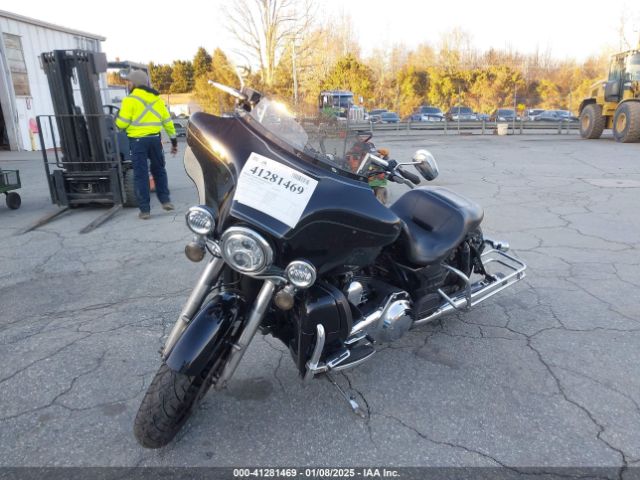 2011 HARLEY-DAVIDSON FLHTCU 1HD1FC414BB670745 Photo 1