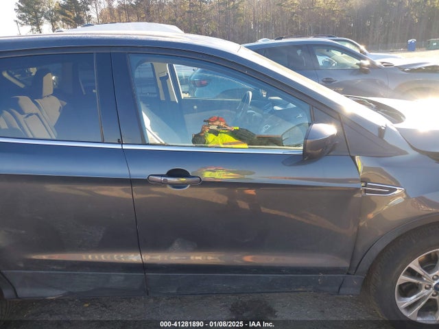 1FMCU9G9XKUB66625 Ford ESCAPE SE