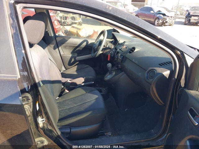 41282007 :رقم المزاد ، JM1DE1HZ2B0106688 vin ، 2011 Mazda Mazda2 Sport مزاد بيع