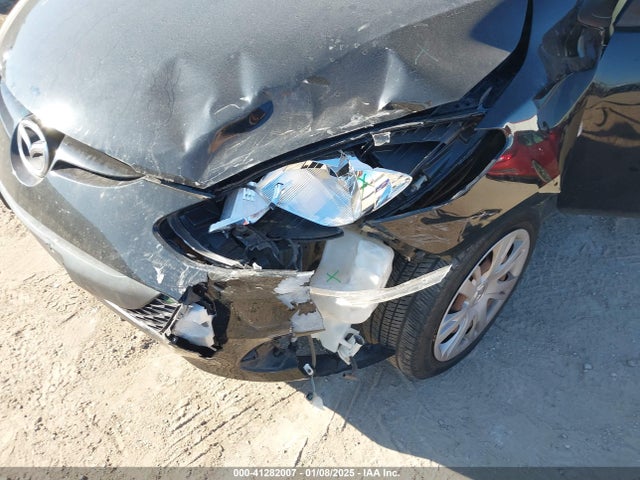 41282007 :رقم المزاد ، JM1DE1HZ2B0106688 vin ، 2011 Mazda Mazda2 Sport مزاد بيع