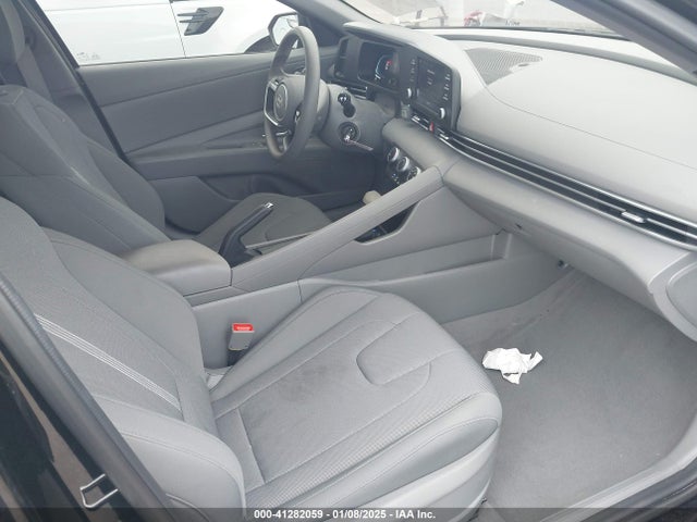 KMHLL4DG7RU739600 Hyundai ELANTRA SE