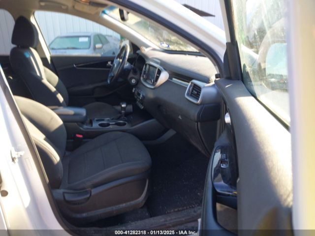 5XYPG4A56KG601177 KIA Sorento 3.3l S