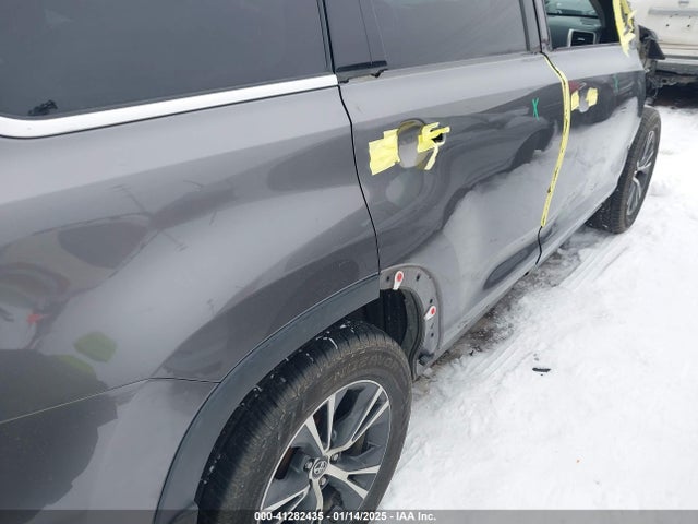 Toyota Highlander Le 2018 5TDZARFH2JS037751 Image 20