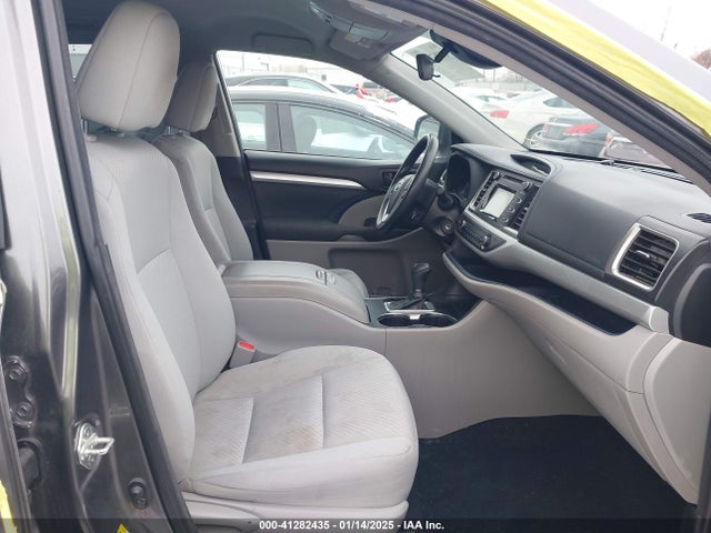 Toyota Highlander Le 2018 5TDZARFH2JS037751 Image 5