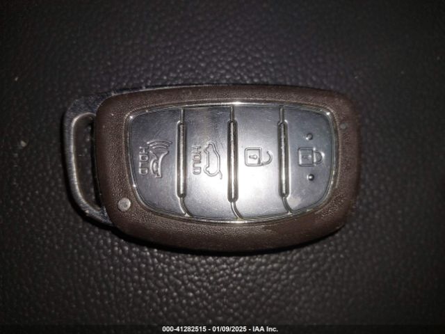 KM8J3CA40HU445272 Hyundai Tucson Se Plus