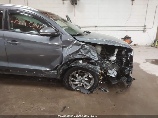 KM8J3CA40HU445272 Hyundai Tucson Se Plus