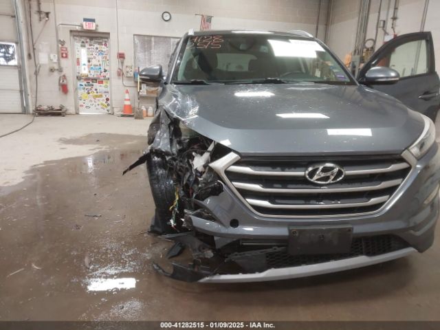 KM8J3CA40HU445272 Hyundai Tucson Se Plus
