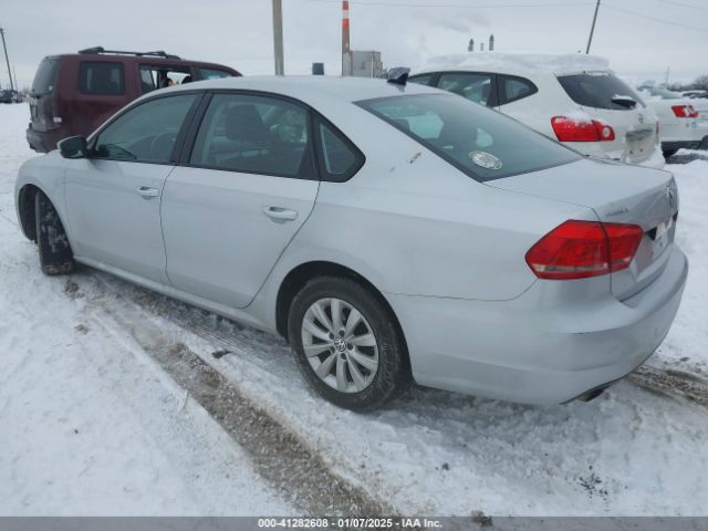 1VWAT7A36FC017113 Volkswagen Passat 1.8t Wolfsburg Edition