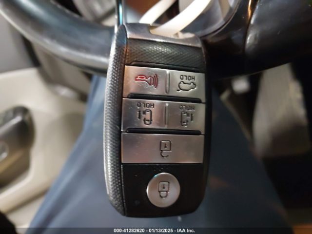 KNDMB5C11H6338576 KIA SEDONA LX