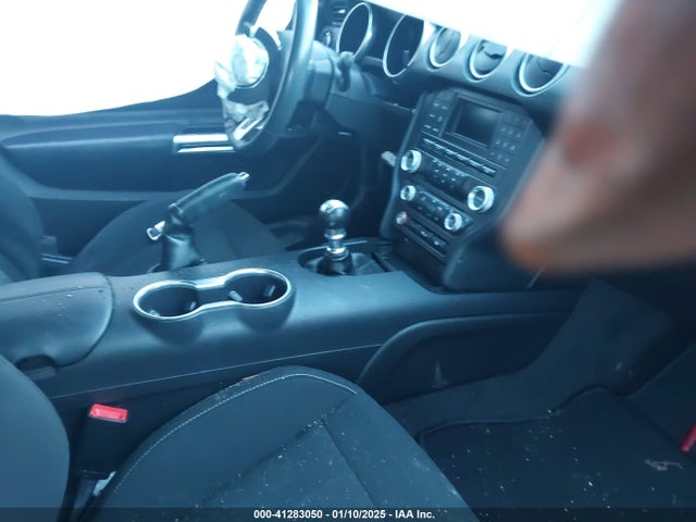 Ford Mustang Ecoboost 2018 1FA6P8TH3J5114946 Image 5