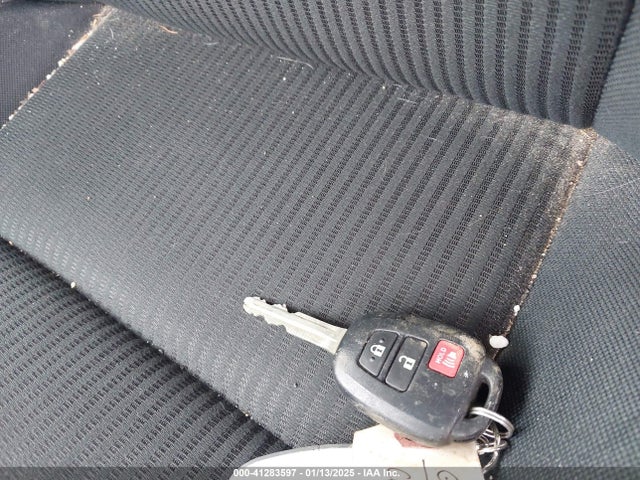 Toyota RAV4 LE 2018 JTMBFREV6JD238719 Image 11