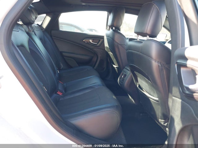 Chrysler 200 S 2015 1C3CCCDG9FN668683 Image 8