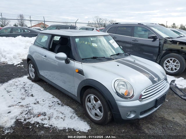 2008 MINI COOPER WMWMF33528TT59530 Photo 0
